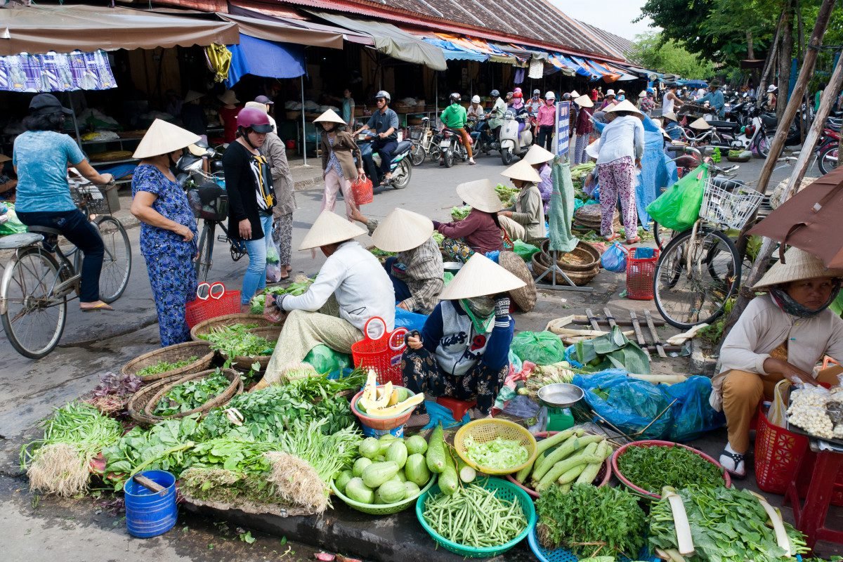 Exploring the Culinary Etiquette of Vietnamese Cuisine Vietnamese traditional market