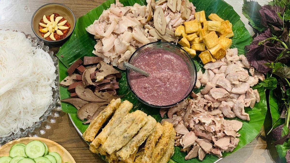 8 Famous Types of Vietnamese Noodles Bun dau mam tom