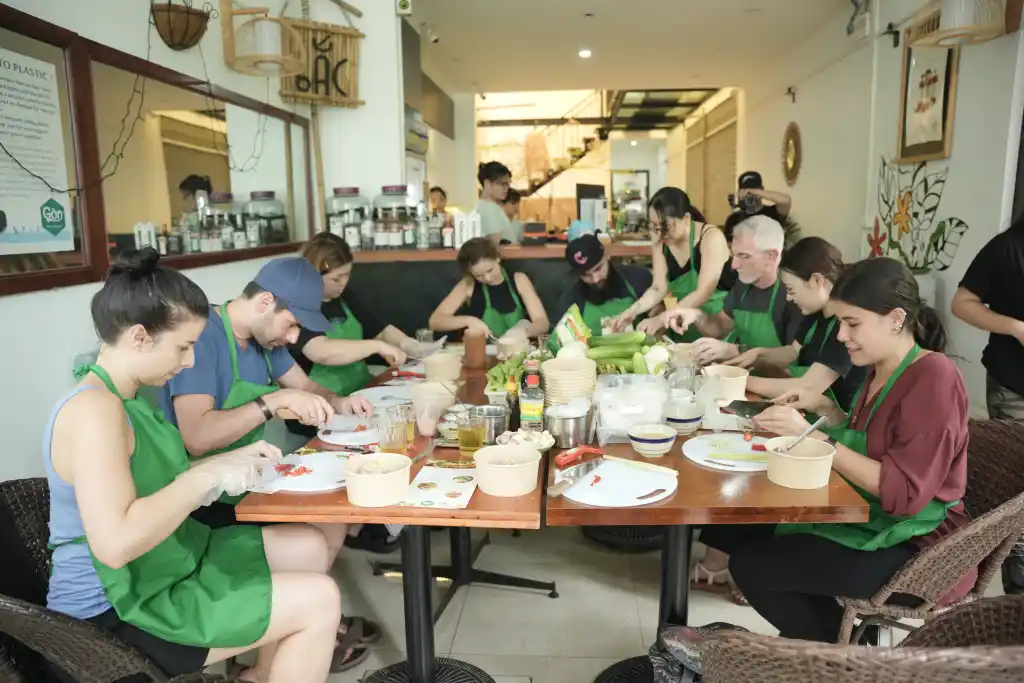 7 Amazing Benefits of taking Vietnamese lessons in Hanoi Cooking Vietnamese class at Gon bite