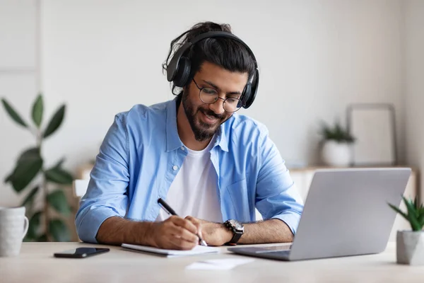 Learning Vietnamese Online: A Solution for Busy Foreigners in 2024 ✅